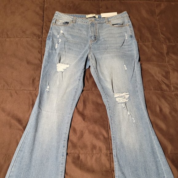 Distressed Lightwash Jeans - Picture 1 of 15